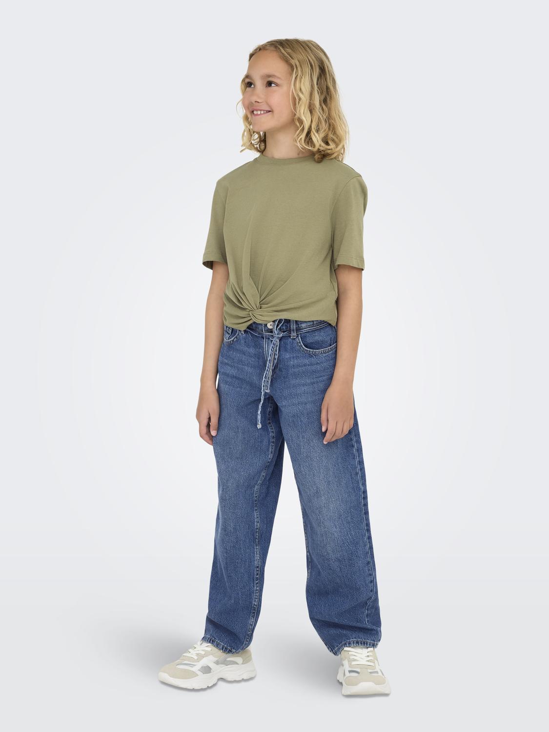 model_shot-front_full